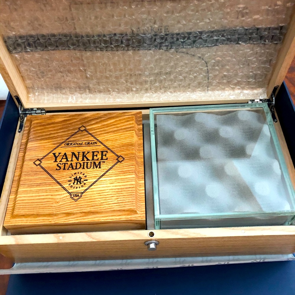 ORIGINAL GRAIN LIMITED EDITION NY YANKEES WATCH